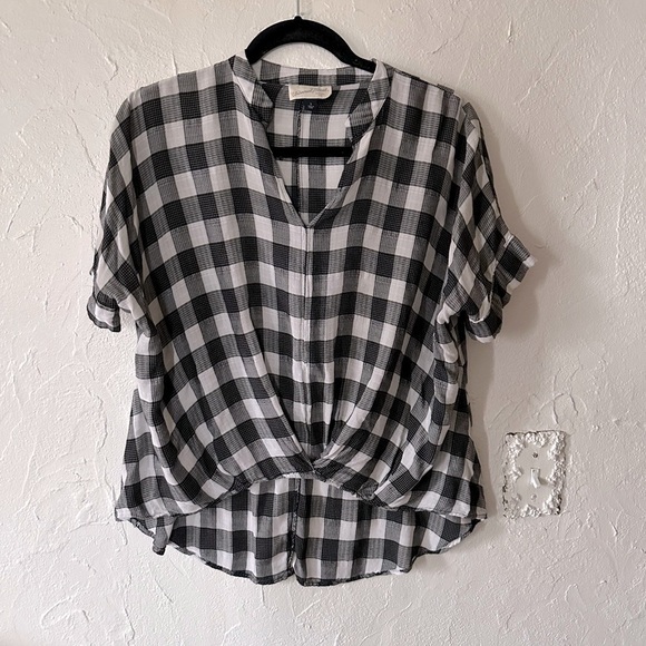 Universal Thread black and white plaid top sz small - Picture 1 of 4
